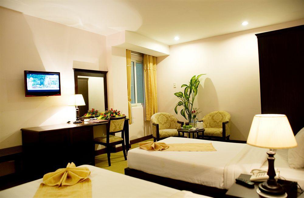 Dong Kinh A Hotel Хошимін Екстер'єр фото