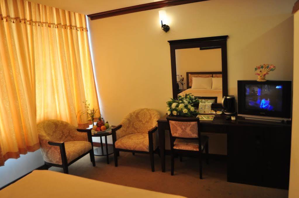 Dong Kinh A Hotel Хошимін Екстер'єр фото